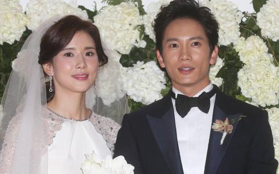 池城李宝英爱情历程,池城扮女装李宝英哭了 池城李宝英爱情历程,池城扮女装李宝英哭了