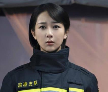 杨紫模仿紫薇失明,杨紫演的消防员的电影叫什么名字 杨紫模仿紫薇失明,杨紫演的消防员的电影叫什么名字