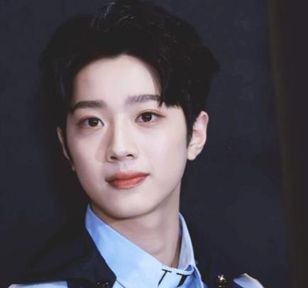 赖冠霖家境好吗，赖冠霖现在多少岁