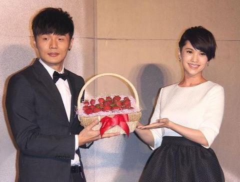 李荣浩女朋友是谁啊,李荣浩什么歌曲出名 李荣浩女朋友是谁啊,李荣浩什么歌曲出名