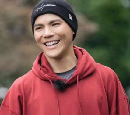 向佐展示出好刚,吴京和向佐共同的电影叫什么 向佐展示出好刚,吴京和向佐共同的电影叫什么