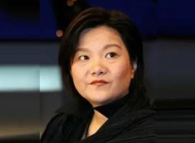 洪晃的家世情况，洪晃的出生年月