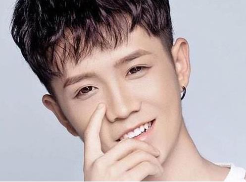 郭聪明的眼睛怎么回事,郭聪明真名叫什么名字 郭聪明的眼睛怎么回事,郭聪明真名叫什么名字