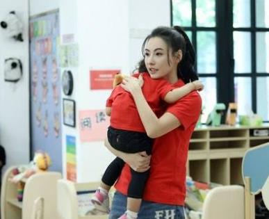 张柏芝不当明星会当幼儿园老师,张柏芝演的万嘉玲是什么电视剧 张柏芝不当明星会当幼儿园老师,张柏芝演的万嘉玲是什么电视剧