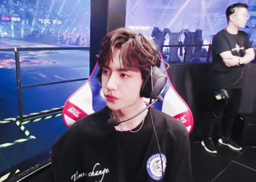 王一博参加的电竞节目叫什么名字，王一博首次参加快乐大本营是哪期