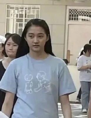 关晓彤回应走路像大爷遛弯，关晓彤饰演的刘宋公主是什么电视剧