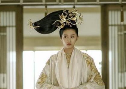 关晓彤回应走路像大爷遛弯，关晓彤饰演的刘宋公主是什么电视剧