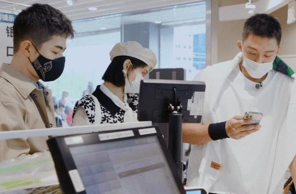 黄景瑜抢买单输错两次密码，黄景瑜王牌部队饰演谁