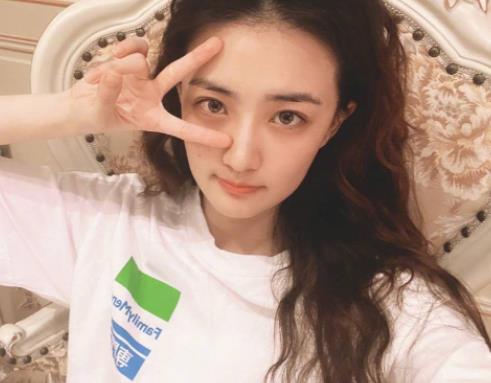 徐璐的工作人员觉得她太瘦了,徐璐是学跳舞的吗 徐璐的工作人员觉得她太瘦了,徐璐是学跳舞的吗