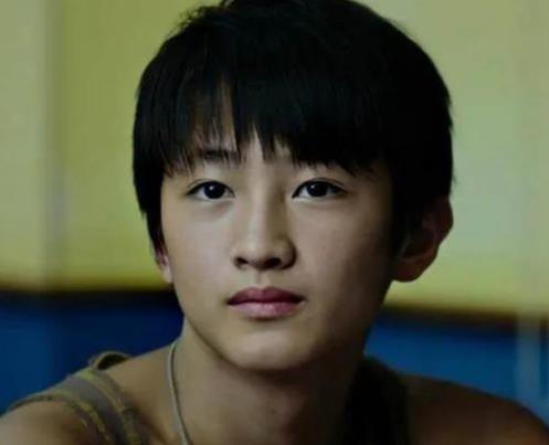 隐秘的角落里面的严良救落水男孩，隐蔽的角落严良扮演者是谁