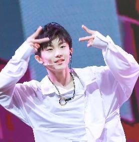 马嘉祺说我没有达到文化课分数线，马嘉祺应援色为什么是月白星紫