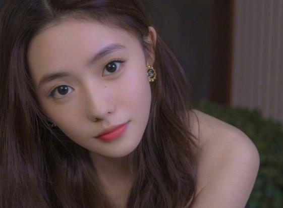 刘浩存高中时期毕业照被曝光，刘浩存到底是哪里人