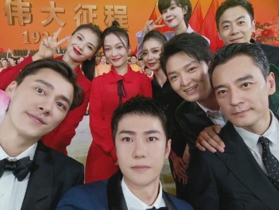 李易峰发了王一博拍的大合照,李易峰跟李沁演的电视剧 李易峰发了王一博拍的大合照,李易峰跟李沁演的电视剧