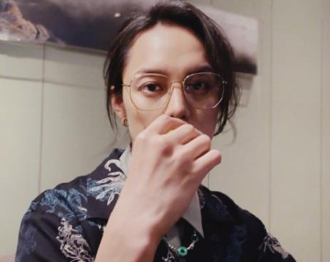 尹正晒出来家乡今昔对比照，尹正主演的一部破案的网剧