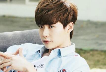 李钟硕为什么不谈恋爱不去结婚,李钟硕是单身吗