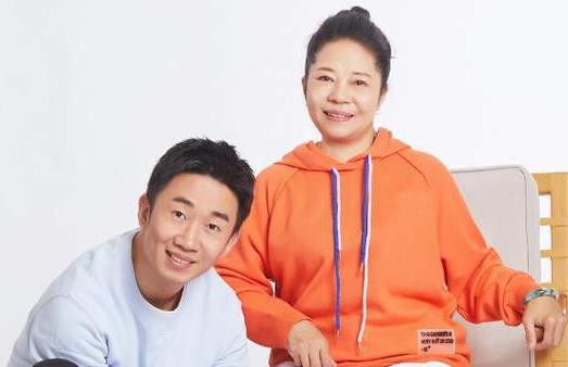 黄子韬以为杨迪妈妈是演员,黄子韬爸妈还在吗 黄子韬以为杨迪妈妈是演员,黄子韬爸妈还在吗