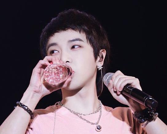 华晨宇与天娱合约到期,华晨宇和天娱签了几年合约 华晨宇与天娱合约到期,华晨宇和天娱签了几年合约