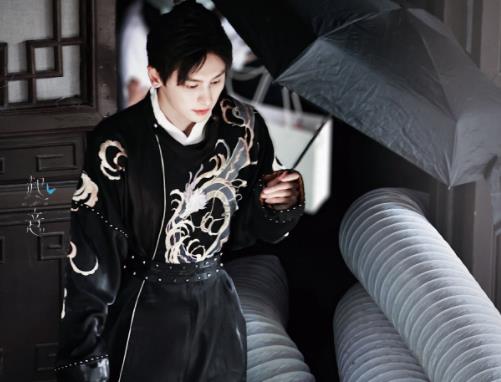 张哲瀚古装造型路透,张哲瀚出生在哪里及资料