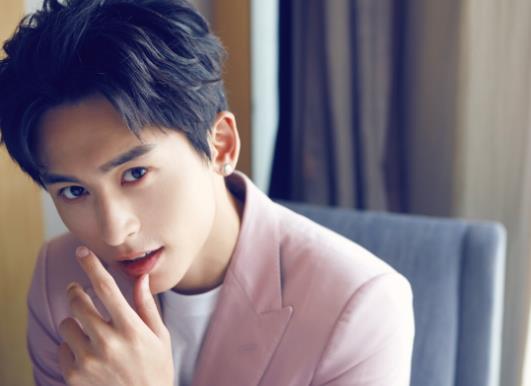 张哲瀚古装造型路透,张哲瀚出生在哪里及资料