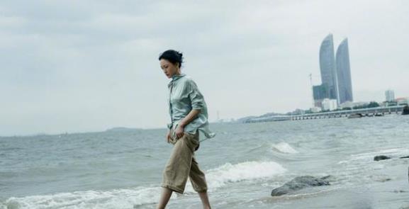 周迅海边杀青照放出,周迅的实际身高多少及资料 周迅海边杀青照放出,周迅的实际身高多少及资料