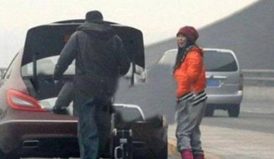 于荣光现任老婆的照片,于荣光多大岁数及资料