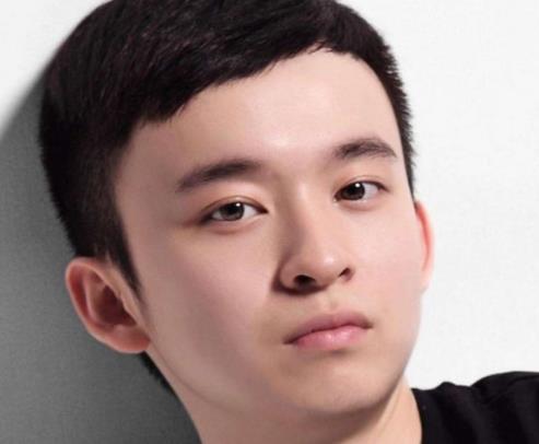 董子健爸爸是谁,董子健几几年出生及资料