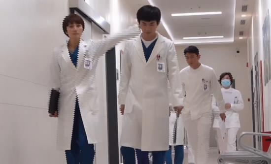 袁泉不忍心打易烊千玺,袁泉是哪的人及资料