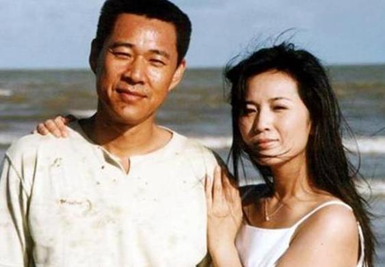 张丰毅妻子叫什么名字,张丰毅是哪的人及资料 张丰毅妻子叫什么名字,张丰毅是哪的人及资料