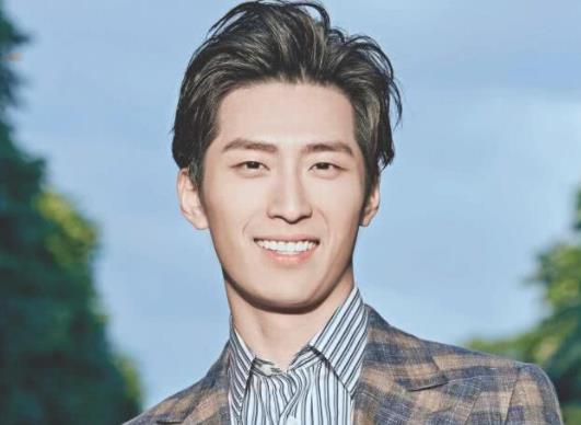 窦骁的现任女友是谁,窦骁的年龄是多大及资料