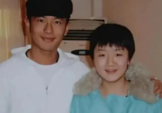 陈梦和演员黄晓明什么关系,黄晓明是哪一年的及资料