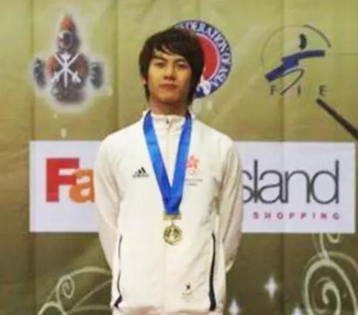 王嘉尔恭喜张家朗夺冠,王嘉尔身高到底多少及资料 王嘉尔恭喜张家朗夺冠,王嘉尔身高到底多少及资料