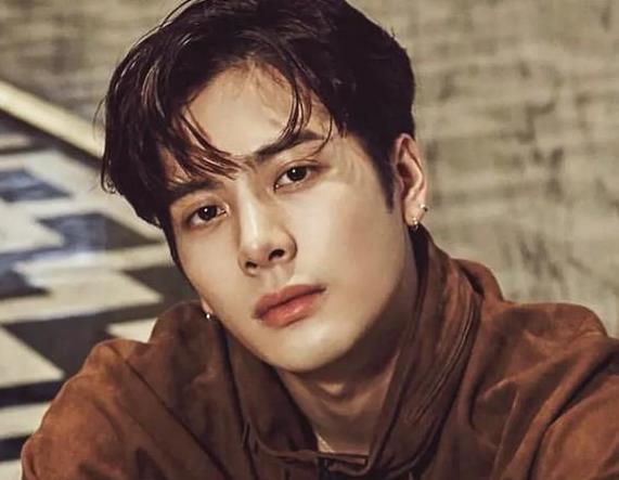 王嘉尔恭喜张家朗夺冠,王嘉尔身高到底多少及资料 王嘉尔恭喜张家朗夺冠,王嘉尔身高到底多少及资料