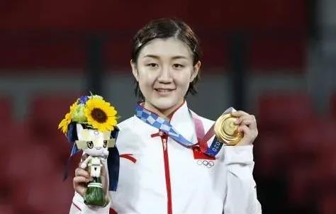 黄晓明为表妹陈梦准备接风菜,陈梦是黄晓明的什么人 黄晓明为表妹陈梦准备接风菜,陈梦是黄晓明的什么人