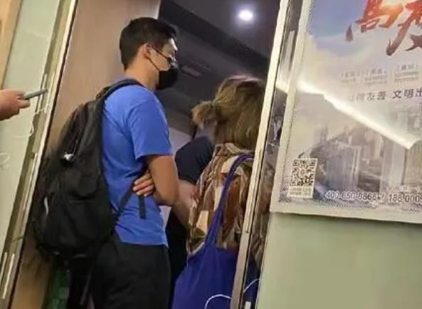 网友偶遇吴永恩探班王子文,吴永恩王子文综艺节目 网友偶遇吴永恩探班王子文,吴永恩王子文综艺节目