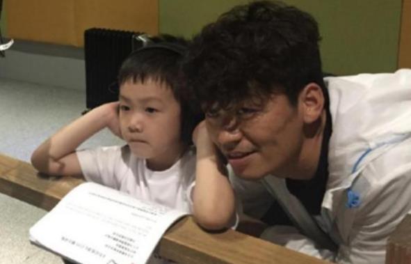 王宝强的儿子是亲生的吗,王宝强的儿子和女儿的名字 王宝强的儿子是亲生的吗,王宝强的儿子和女儿的名字