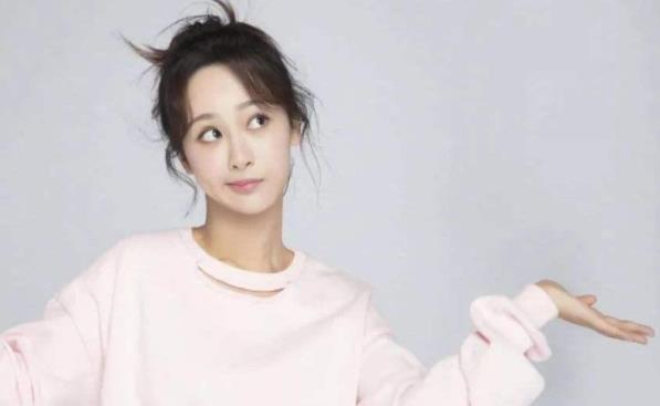 杨紫为中国乒乓球队加油,杨紫的体重多少斤及资料 杨紫为中国乒乓球队加油,杨紫的体重多少斤及资料