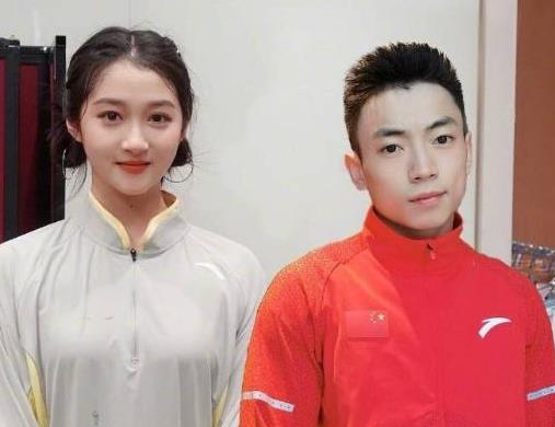 关晓彤希望和邹敬园来个真合影,关大彤是关晓彤吗