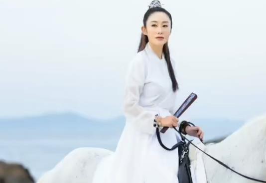 张敏再现赵敏经典回眸,张敏演的倚天屠龙记的谁 张敏再现赵敏经典回眸,张敏演的倚天屠龙记的谁