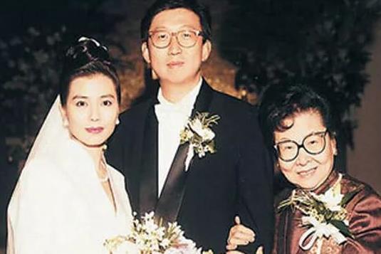 钟楚红现任老公叫什名字,钟楚红是哪里的人及资料