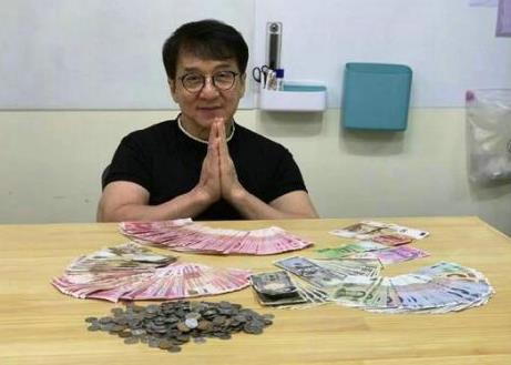 成龙悼念成家班去世成员,成龙出生日及资料