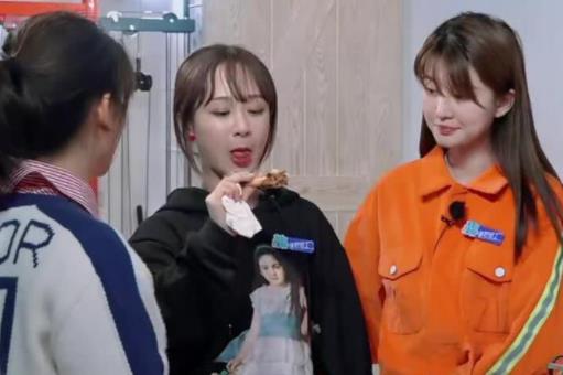 乔欣全程抱着杨紫,杨紫乔欣综艺节目一起去的节目