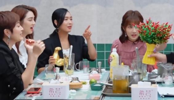 张丹峰送洪欣辣椒花,张丹峰洪欣怎么在一起的