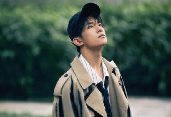 易烊千玺谈过女朋友吗,易烊千玺年龄到底多大及资料