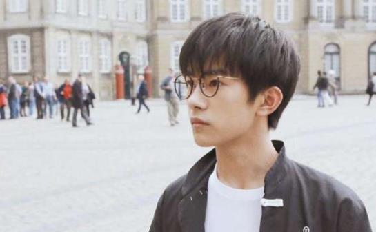 易烊千玺到底有没有女朋友呢,易烊千玺算几线明星