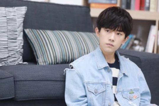 易烊千玺周冬雨肯定有事,易烊千玺真名叫什么名字