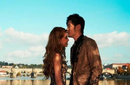 周杰伦和昆凌怎么认识的,周杰伦和昆凌大几岁