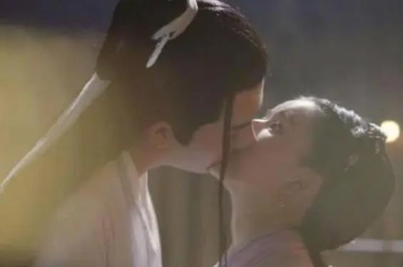 李宏毅赵露思是男女朋友吗,李宏毅和赵露思是真吻戏吗