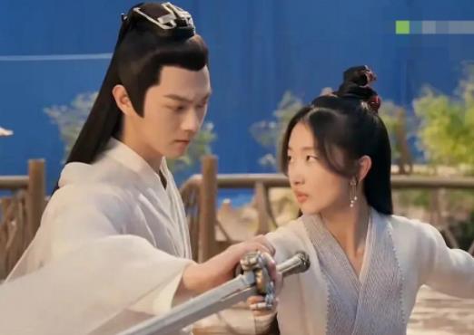 许凯周冬雨私下关系,许凯喜欢周冬雨吗