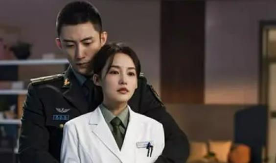 黄景瑜和李沁什么关系,黄景瑜对李沁有感觉吗