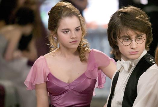 哈利波特赫敏跟谁在一起了,哈利波特赫敏喜欢过哈利吗 哈利波特赫敏跟谁在一起了,哈利波特赫敏喜欢过哈利吗